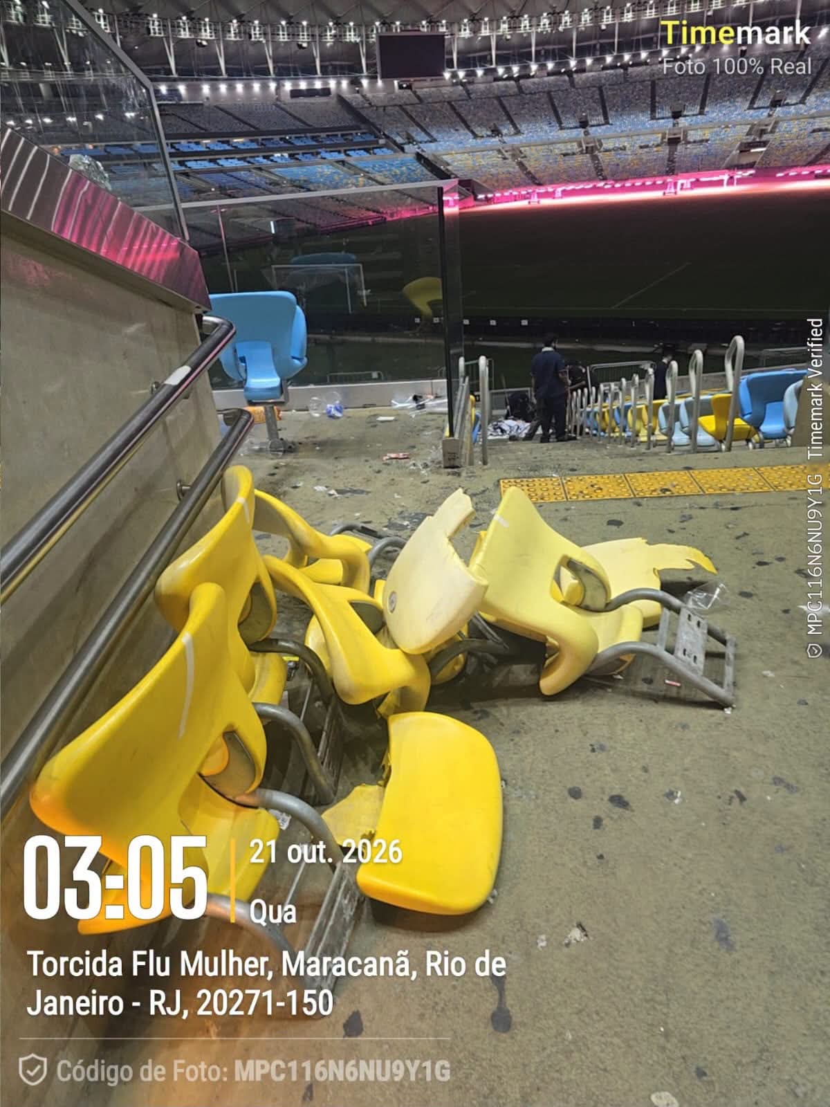 Cadeiras quebradas no Maracanã